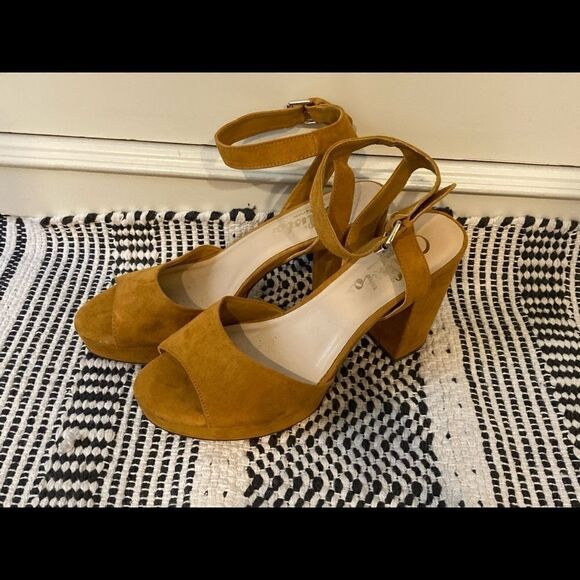 Callisto California Yellow Sandals 8.5 - Picture 3 of 16